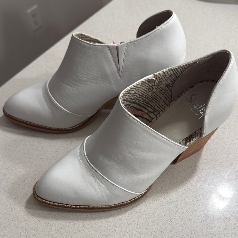 Shellys London Leather White Ankle Boots